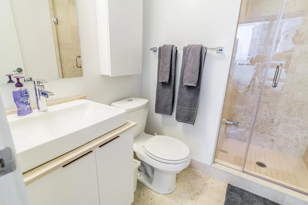 Aoc Suites - Two Bedroom Condo - City/Cn Tower View