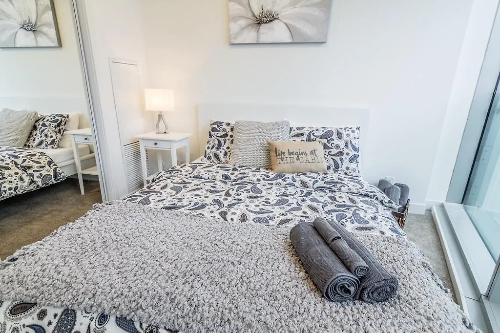 Aoc Suites - Two Bedroom Condo - City/Cn Tower View 0*, Toronto Canada