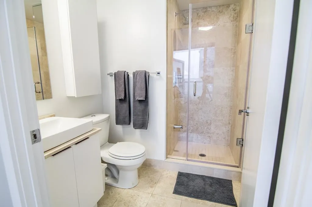 Aoc Suites - Two Bedroom Condo - City/Cn Tower View Apartment
