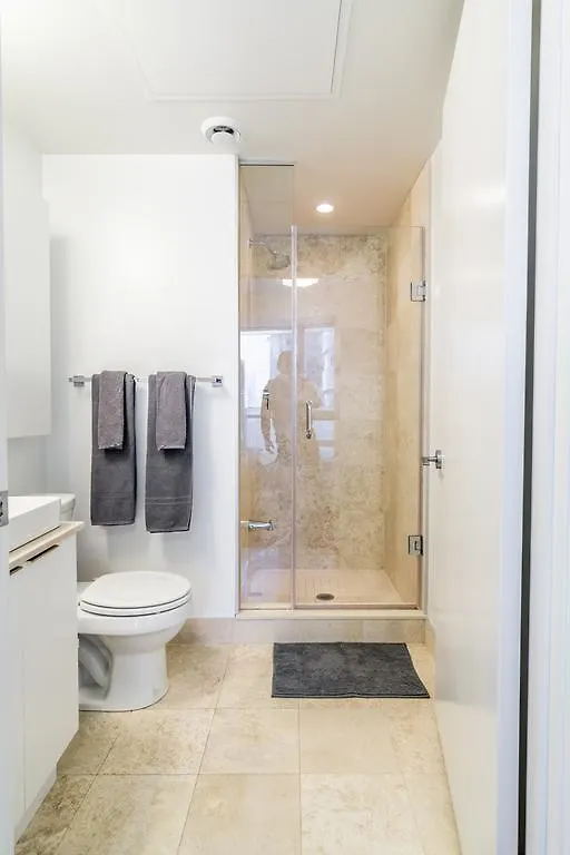 Aoc Suites - Two Bedroom Condo - City/Cn Tower View 0*, Toronto