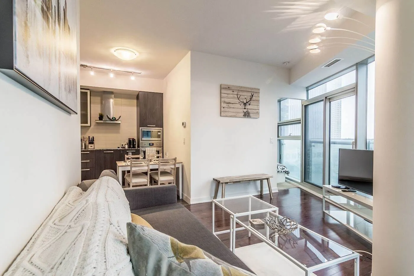 Apartment Aoc Suites - Two Bedroom Condo - City/Cn Tower View