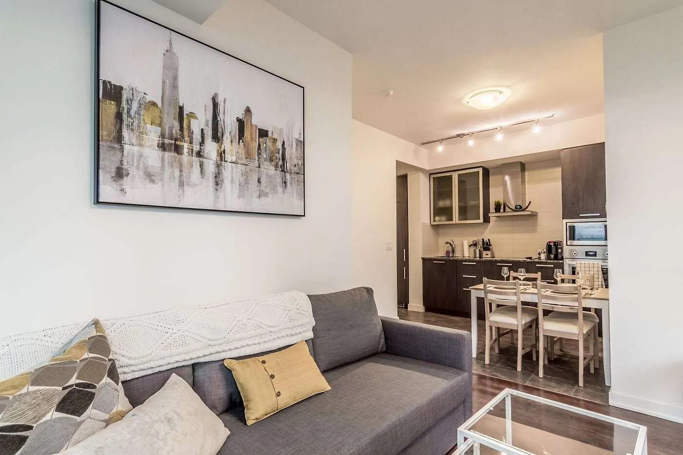 Aoc Suites - Two Bedroom Condo - City/Cn Tower View