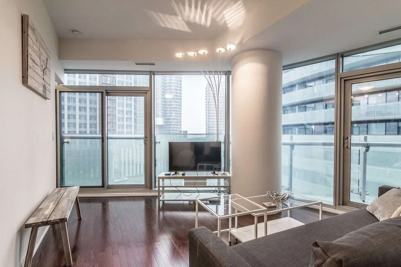Aoc Suites - Two Bedroom Condo - City/Cn Tower View Apartment Toronto