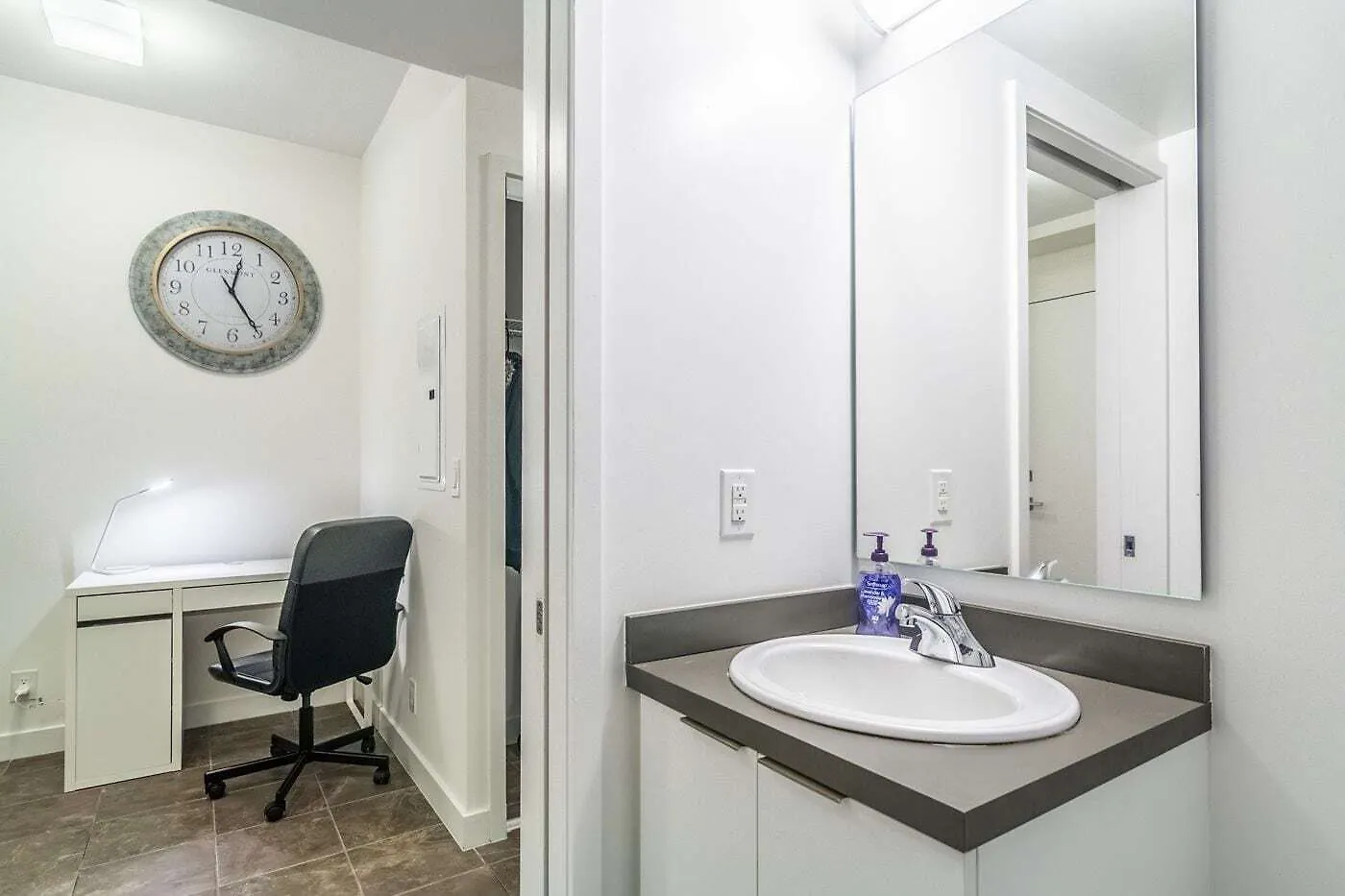 Aoc Suites - Two Bedroom Condo - City/Cn Tower View Apartment Toronto
