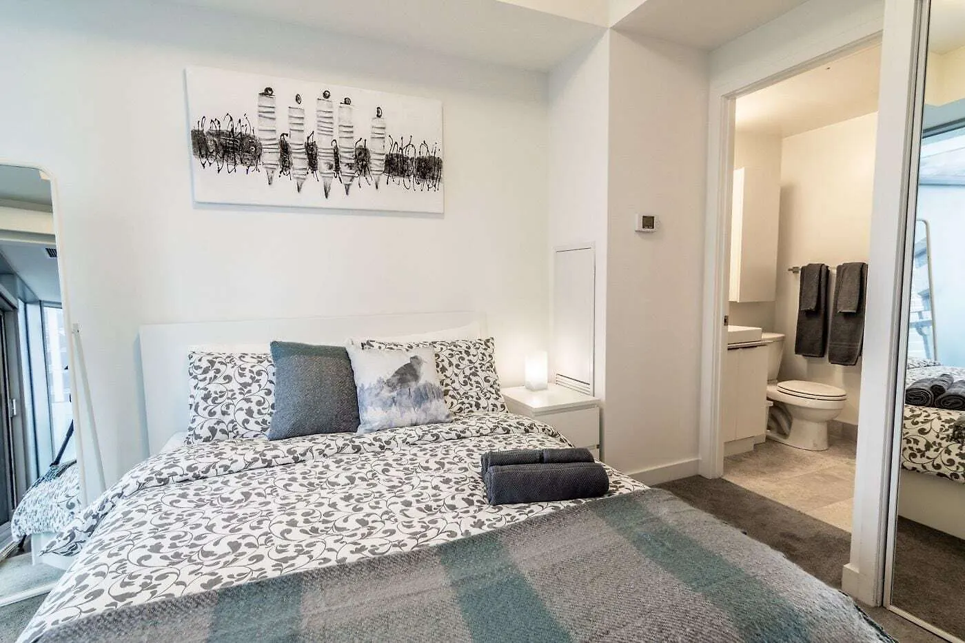 Aoc Suites - Two Bedroom Condo - City/Cn Tower View Toronto