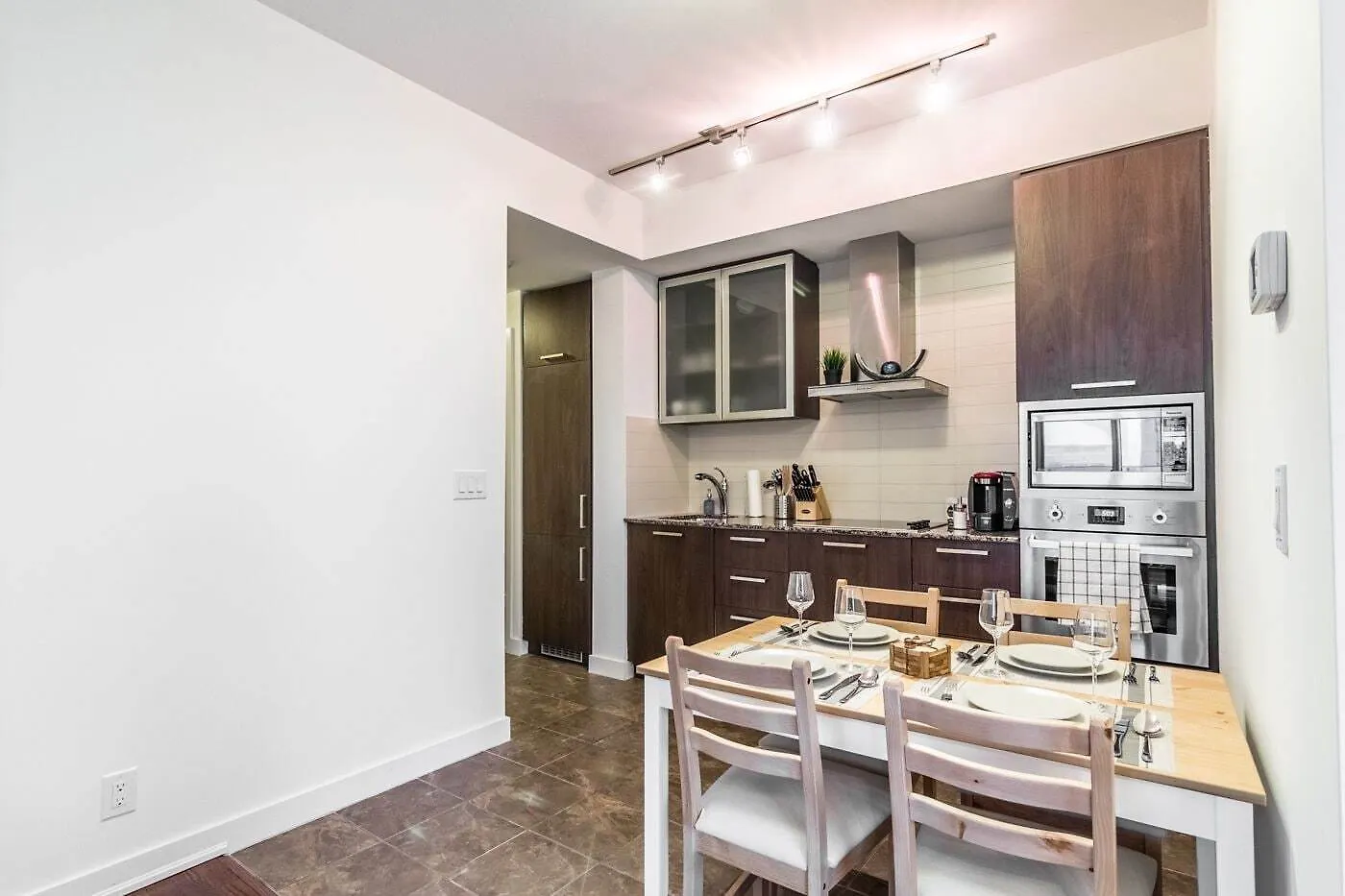Aoc Suites - Two Bedroom Condo - City/Cn Tower View Apartment Toronto