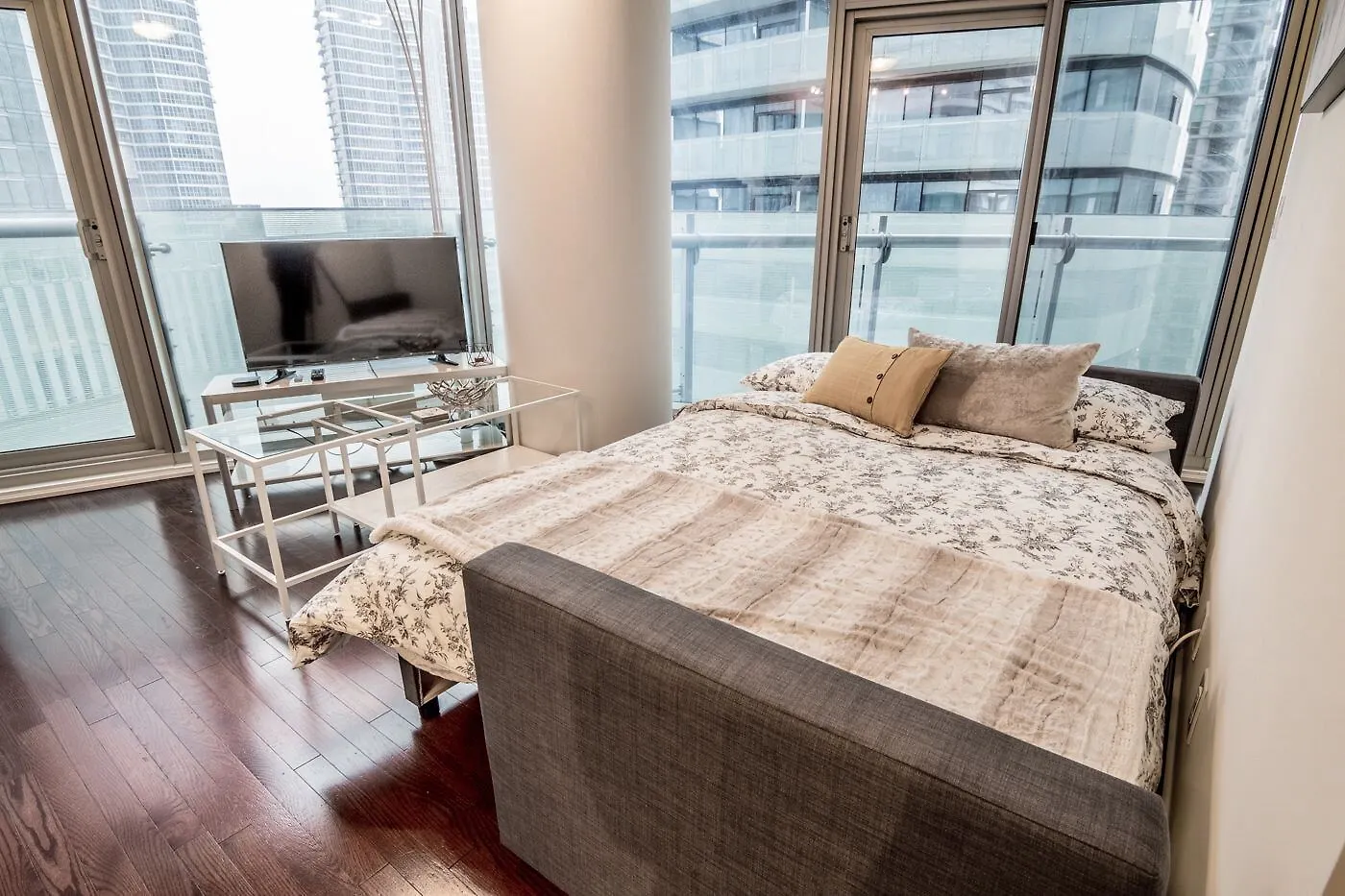 Aoc Suites - Two Bedroom Condo - City/Cn Tower View