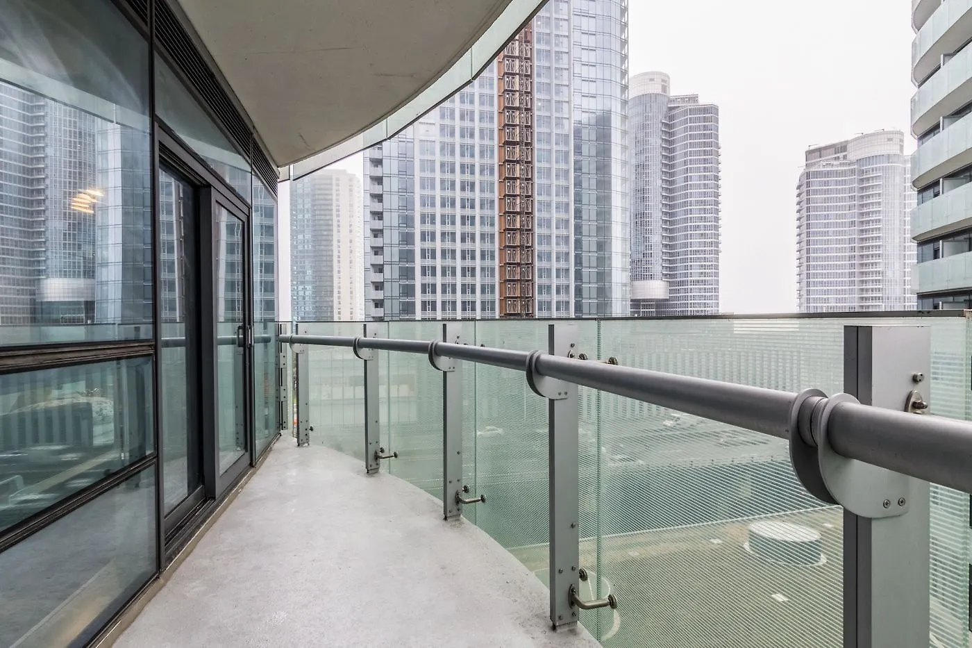 Aoc Suites - Two Bedroom Condo - City/Cn Tower View 0*, Toronto Canada