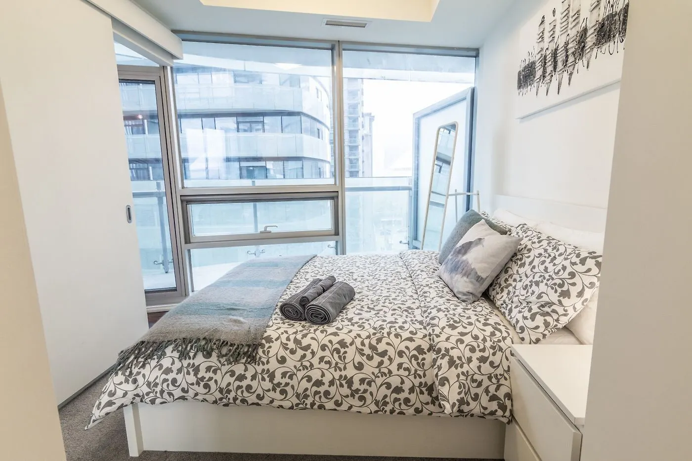 Aoc Suites - Two Bedroom Condo - City/Cn Tower View Toronto 0*,